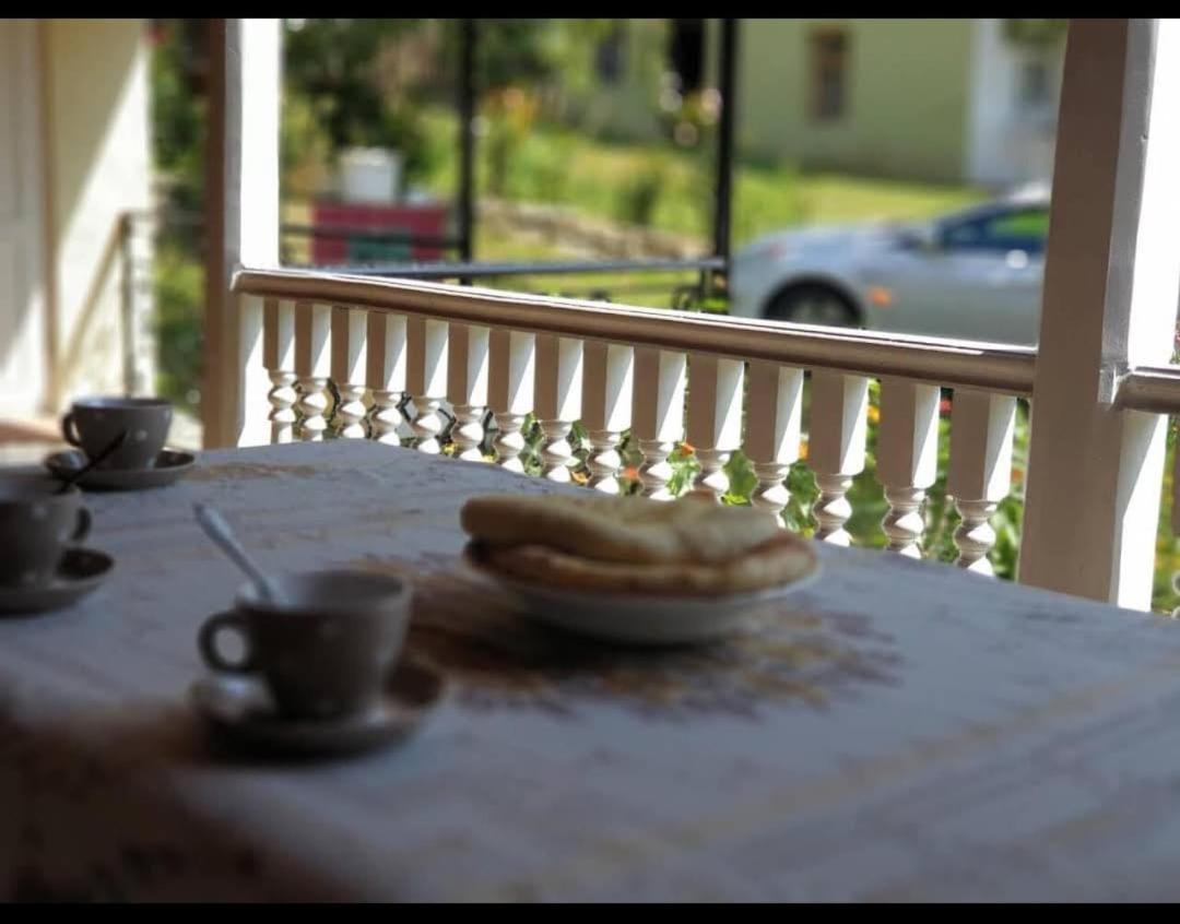 Guest House Lailashi Surmushi Екстериор снимка