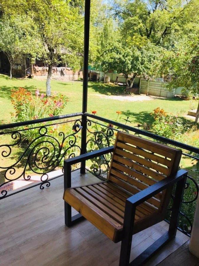 Guest House Lailashi Surmushi Екстериор снимка